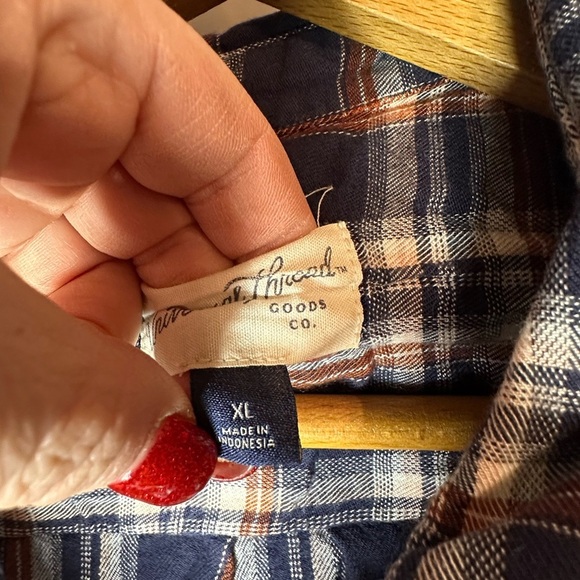 Universa Thread Women’s plaid button down shirt size XL - Picture 5 of 12